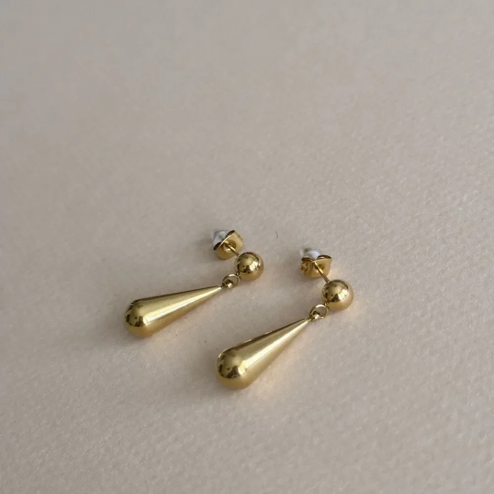 Gold Teardrop Earrings M1540